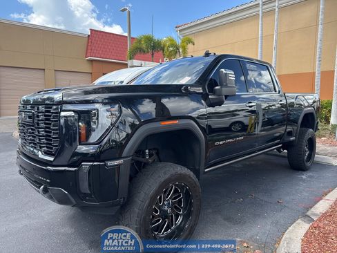 Used 2024 GMC Sierra 2500 Denali Ultimate image 1