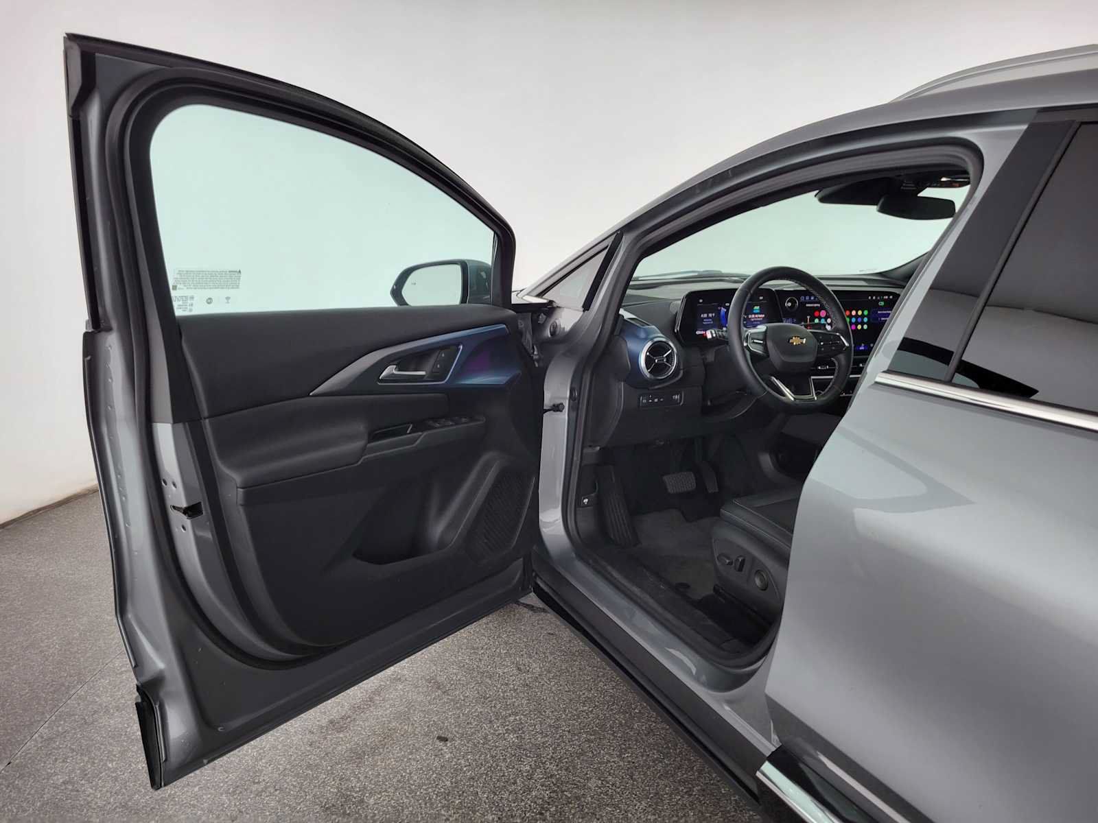 Used 2024 Chevrolet Equinox EV LT FWD image 18