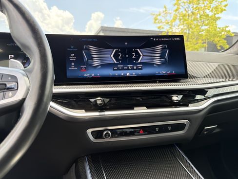 Used 2024 BMW X7 M60i w/ Climate Comfort Package AWD/4WD image 31