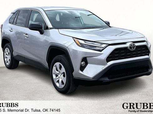 Used 2025 Toyota RAV4 LE AWD/4WD image 1