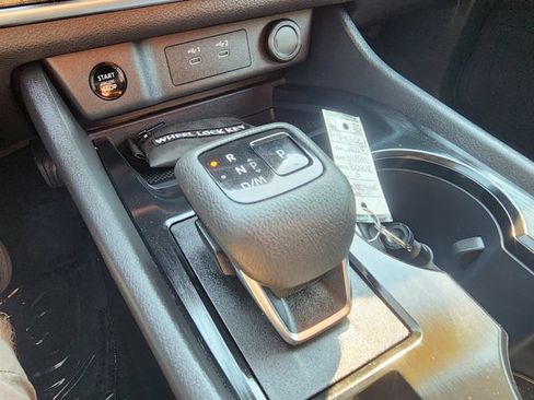 Used 2024 Nissan Rogue S AWD/4WD image 27