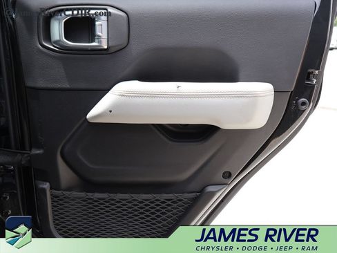 Used 2023 Jeep Gladiator Overland AWD/4WD image 11