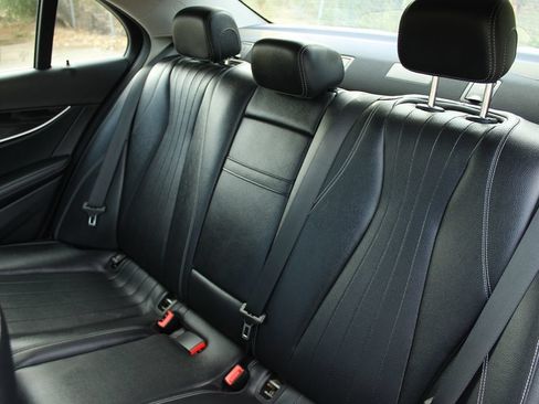 Used 2017 Mercedes-Benz E 300 image 35