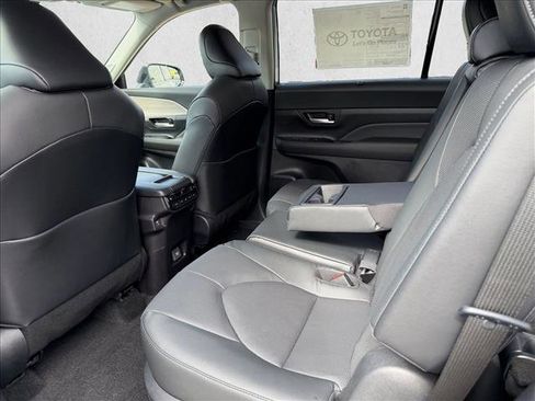 New 2026 Toyota Grand Highlander Limited image 9
