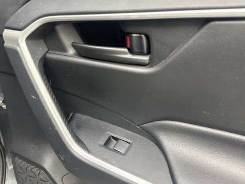 Used 2021 Toyota RAV4 LE FWD image 43