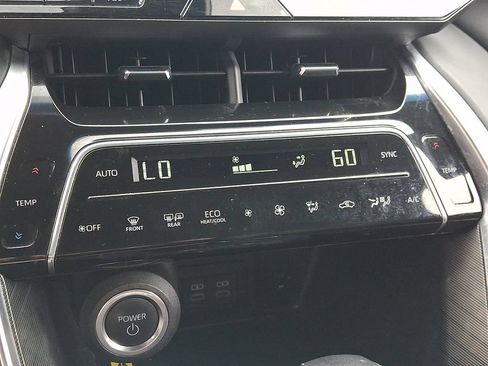 Used 2023 Toyota Venza XLE AWD/4WD image 16