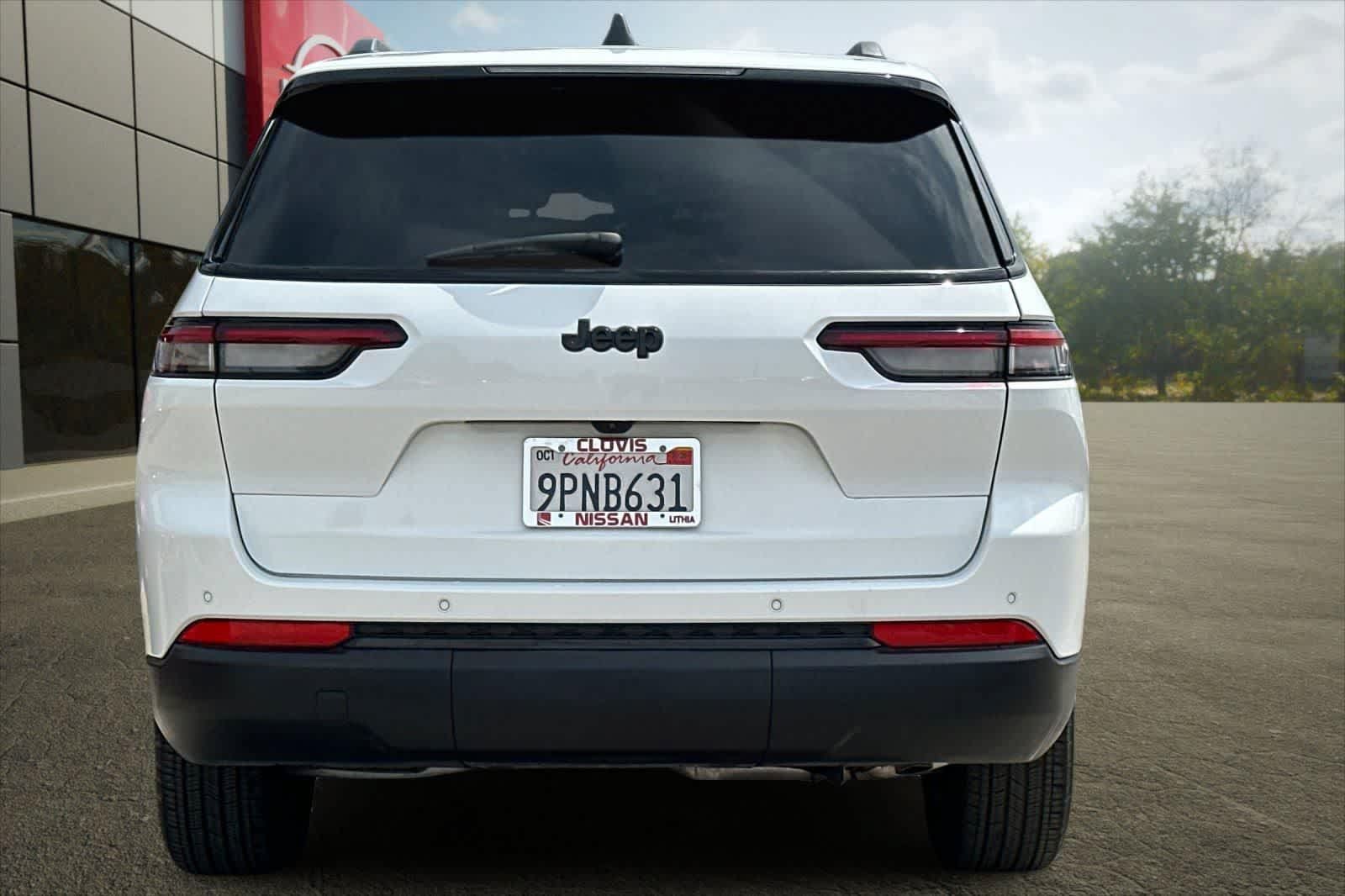 Used 2024 Jeep Grand Cherokee L Laredo RWD image 8