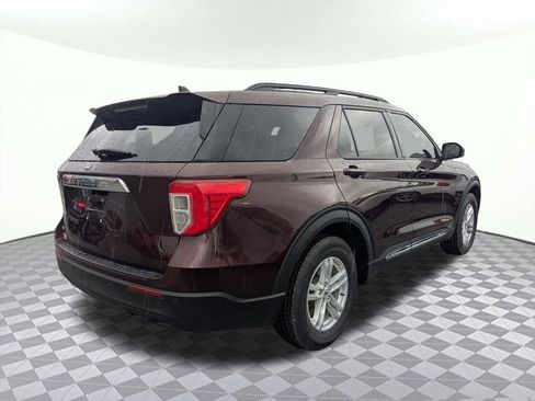 Used 2022 Ford Explorer XLT image 3