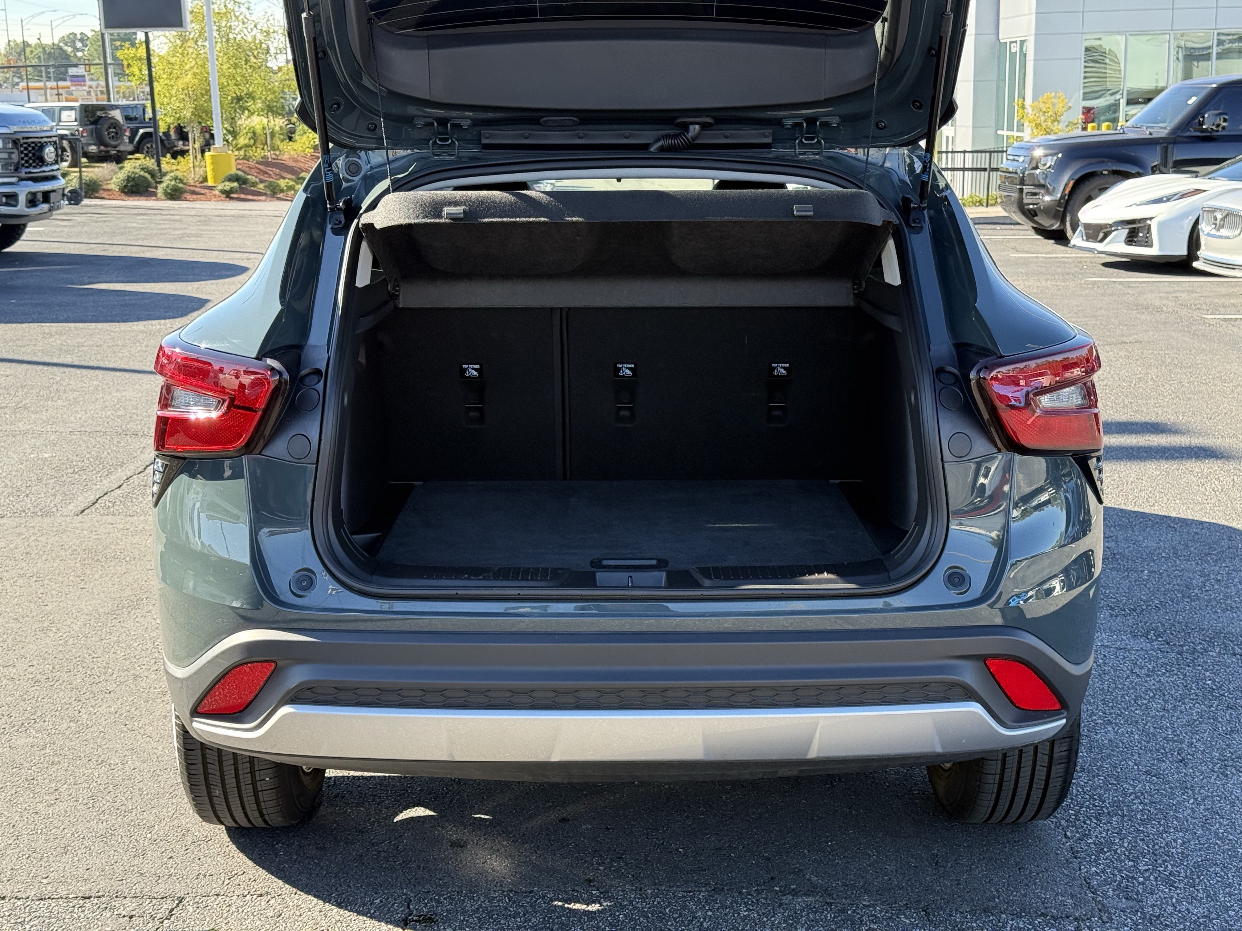 Used 2025 Chevrolet Trax LT w/ LT Convenience Package FWD image 33