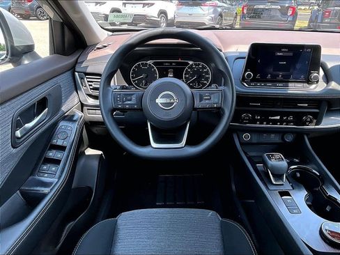 Used 2023 Nissan Rogue SV AWD/4WD image 17