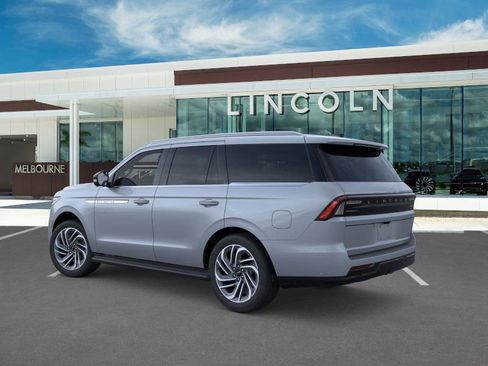 New 2026 Lincoln Navigator Premiere image 4