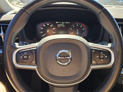 Used 2020 Volvo S60 T5 Momentum image 11