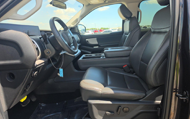 Used 2025 Ford Expedition Active AWD/4WD image 5