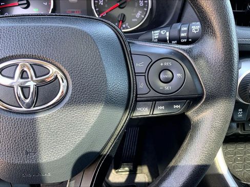 Used 2021 Toyota RAV4 XLE w/ Convenience Package image 25
