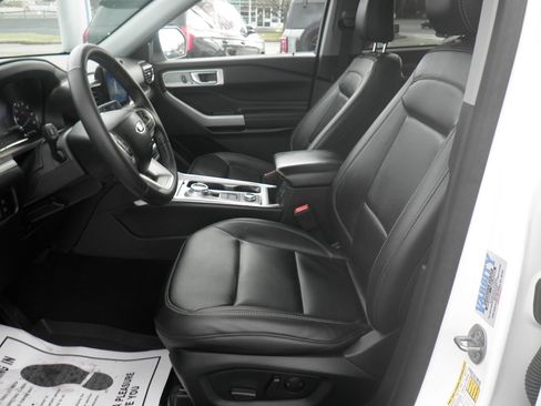 Certified 2024 Ford Explorer XLT w/ Equipment Group 202A image 15
