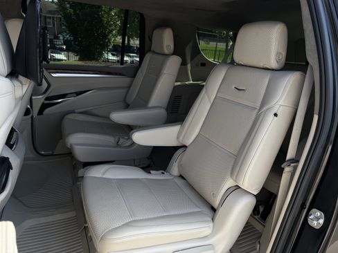 Used 2025 Cadillac Escalade ESV Sport Platinum w/ LPO, ONYX Package AWD/4WD image 63