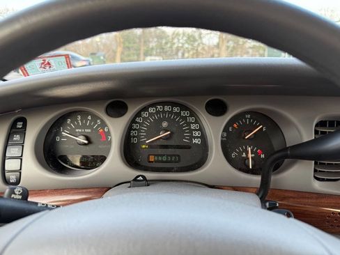 Used 2002 Buick Le Sabre Custom w/ Prestige Pkg image 25