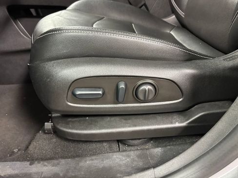 Used 2023 GMC Terrain SLT image 22