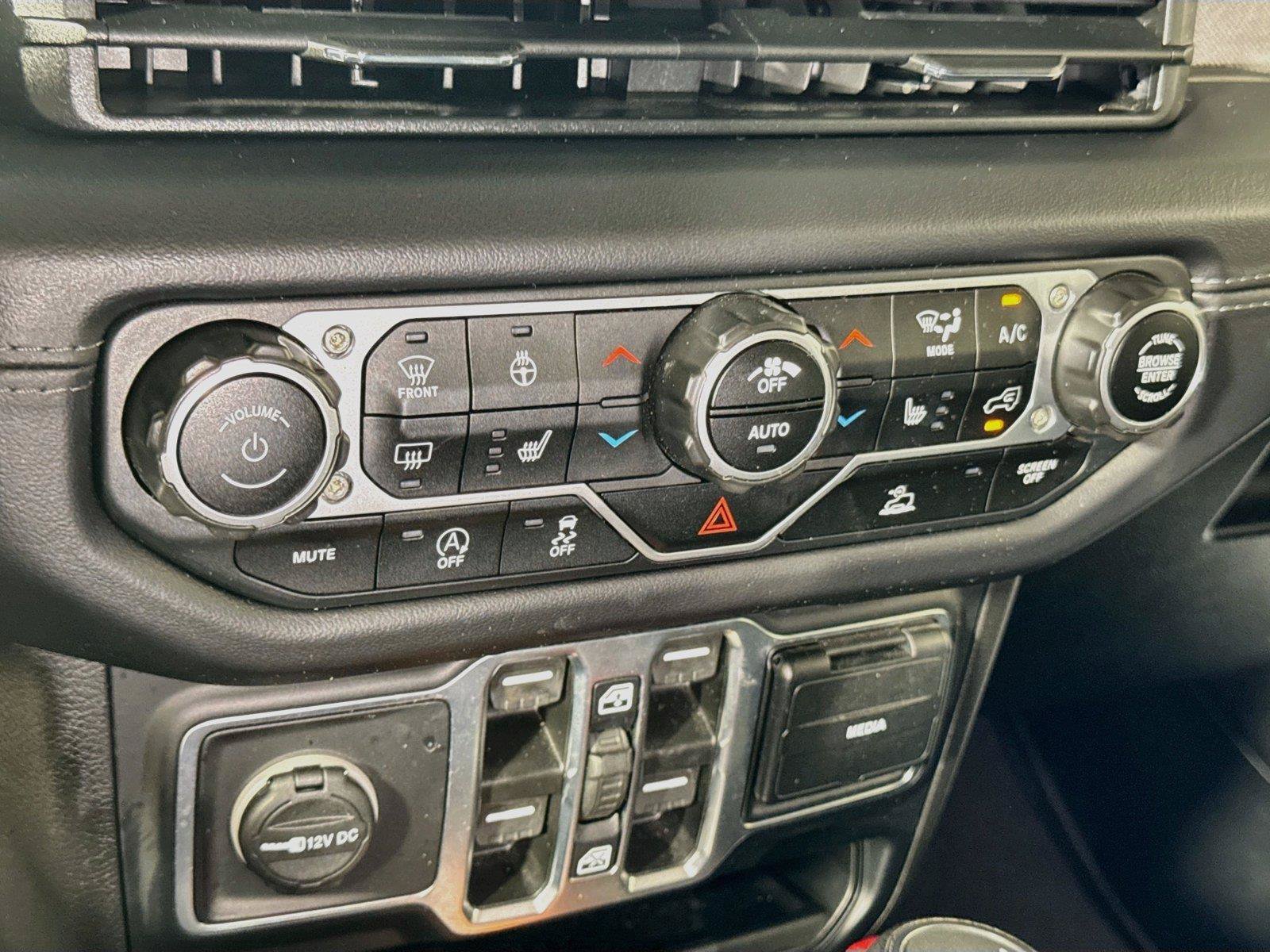 Used 2025 Jeep Wrangler Unlimited Sahara AWD/4WD image 42