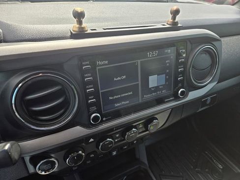 Used 2022 Toyota Tacoma TRD Off-Road w/ Technology Package AWD/4WD image 18