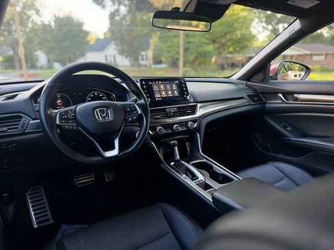 Used 2018 Honda Accord Sport image 9