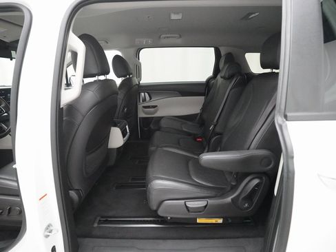 Certified 2024 Kia Carnival LX image 15