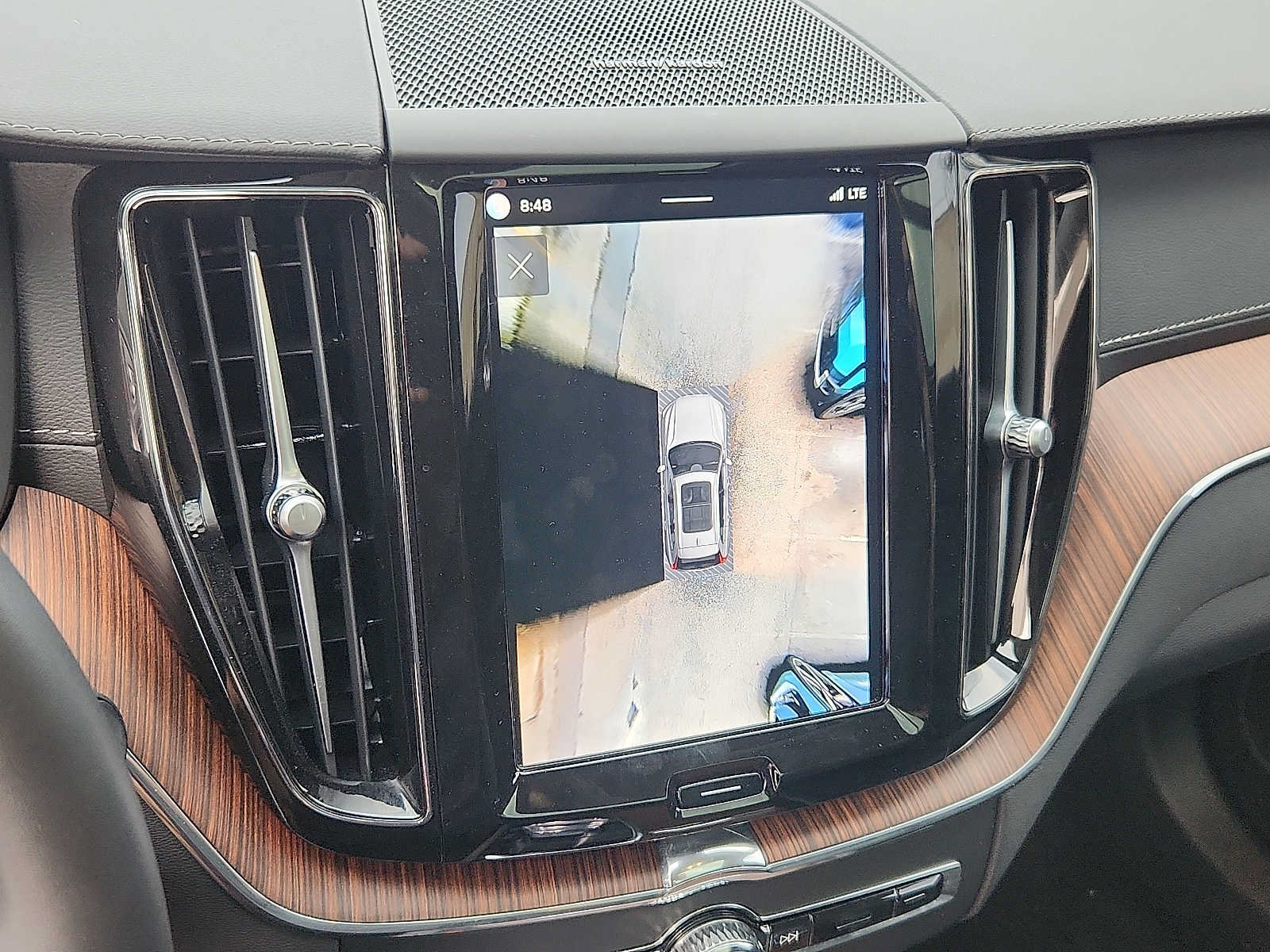 Used 2024 Volvo XC60 B5 Ultimate w/ Protection Package Premier AWD/4WD image 15