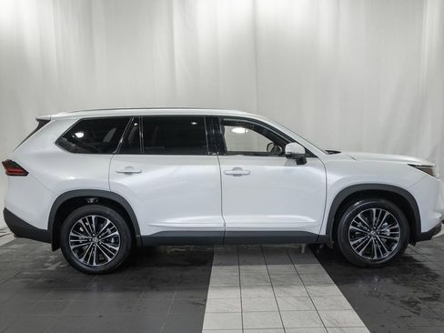 Used 2025 Toyota Grand Highlander AWD Hybrid image 3