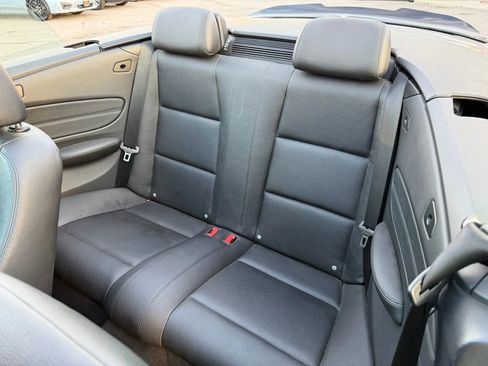 Used 2011 BMW 135i Convertible image 17