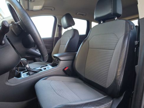 Used 2017 Ford Escape SE w/ SE Sport Appearance Package image 10