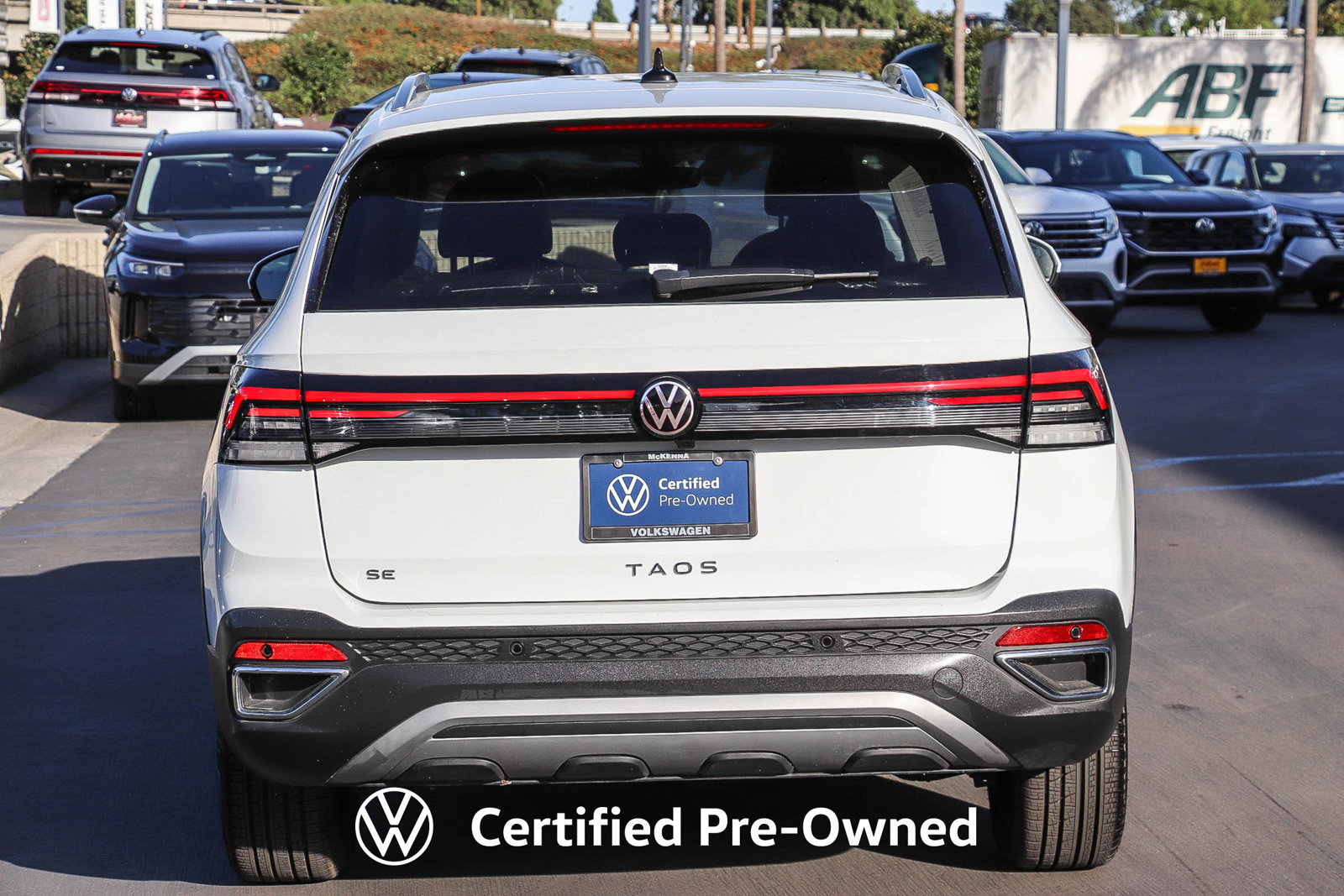 Used 2025 Volkswagen Taos SE FWD image 8