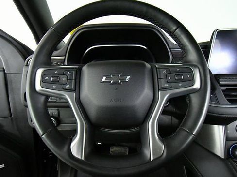 Used 2023 Chevrolet Suburban Z71 w/ Luxury Package image 2
