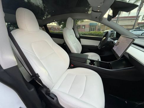 Used 2021 Tesla Model Y Long Range image 21