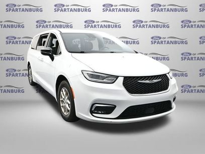 Used 2024 Chrysler Pacifica Touring