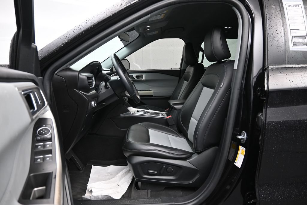 Used 2022 Ford Explorer XLT w/ Equipment Group 202A AWD/4WD image 24