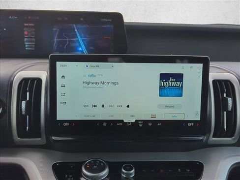 Certified 2025 Ford Expedition Active image 18