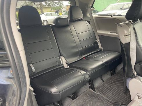 Used 2020 Toyota Sienna LE FWD image 14