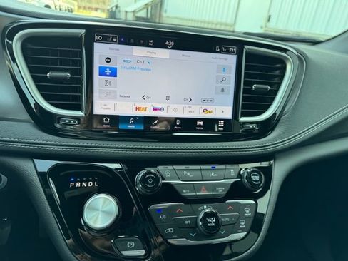 New 2026 Chrysler Pacifica Select image 32