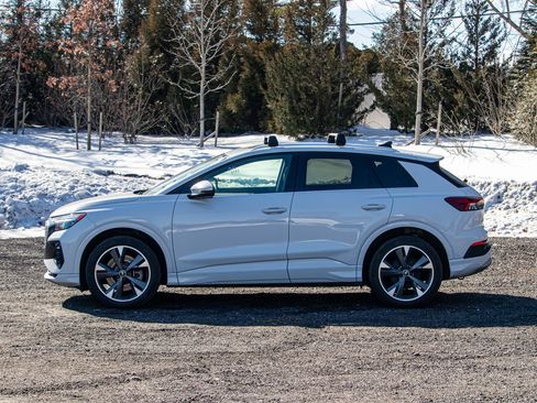 Used 2022 Audi Q4 e-tron Premium Plus image 4