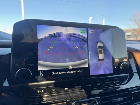 Used 2022 Nissan Pathfinder Platinum w/ Cargo Package image 27