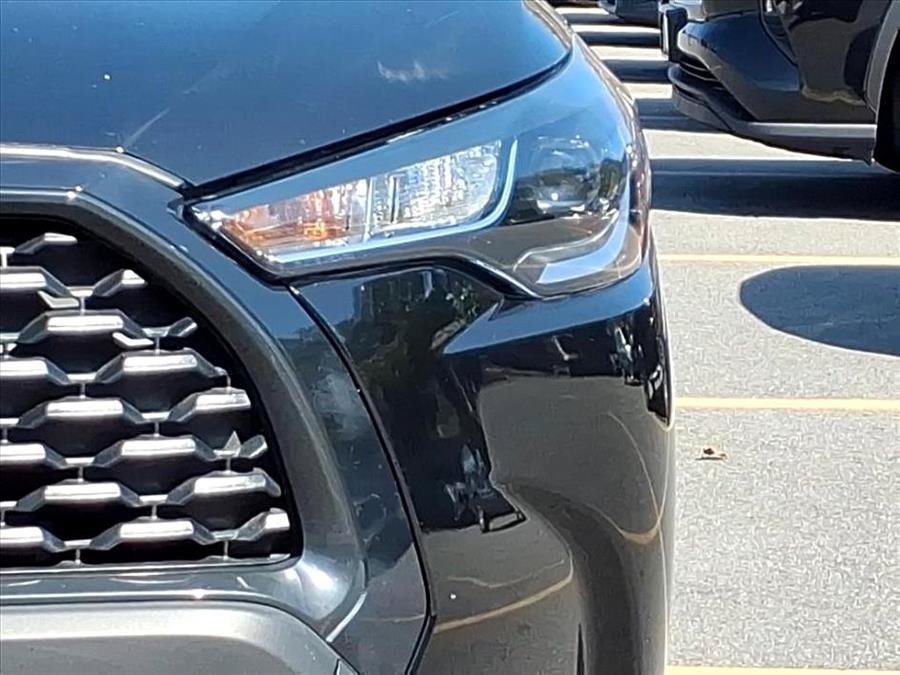 Used 2023 Toyota Corolla Cross LE w/ Moonroof Package AWD/4WD image 16