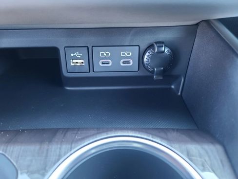 New 2026 Toyota Highlander Platinum image 40