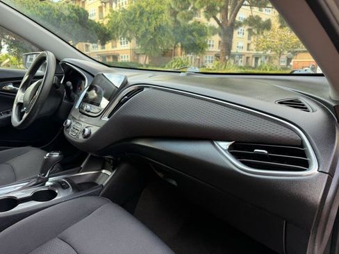 Used 2020 Chevrolet Malibu LT FWD image 51