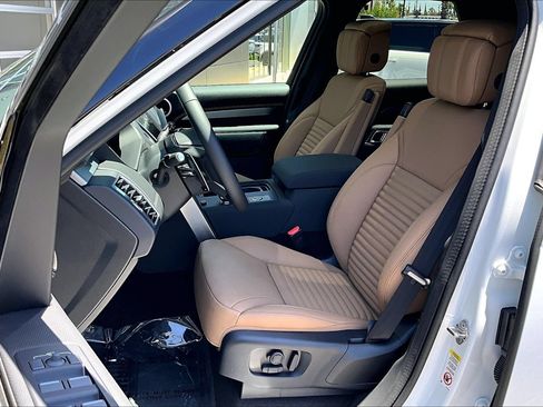 New 2026 Land Rover Discovery Limited Edition AWD/4WD image 9