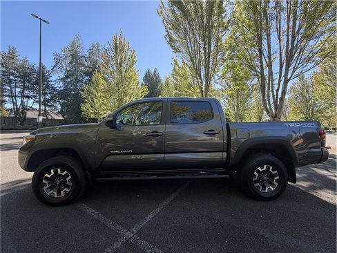 Used 2019 Toyota Tacoma TRD Off-Road w/ Technology Package AWD/4WD image 5