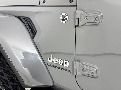 Used 2021 Jeep Gladiator Overland w/ Popular Equipment Package image 12