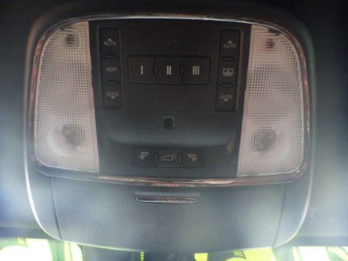 Used 2017 Jeep Grand Cherokee SRT image 27