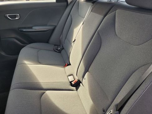 Used 2025 Kia K4 LXS image 13