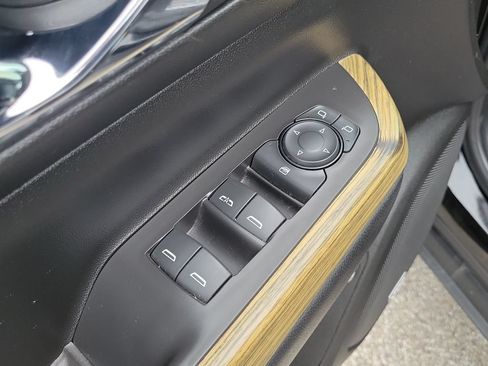 Used 2019 GMC Acadia Denali w/ Technology Package FWD image 18