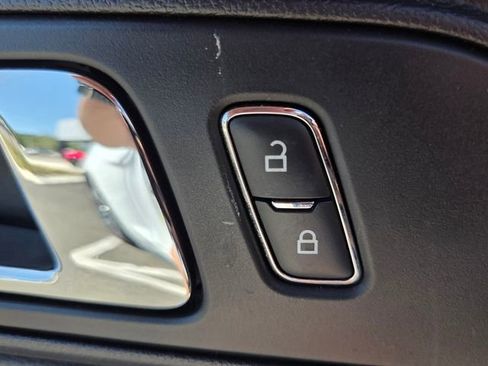 Used 2016 Ford Mustang Premium image 34